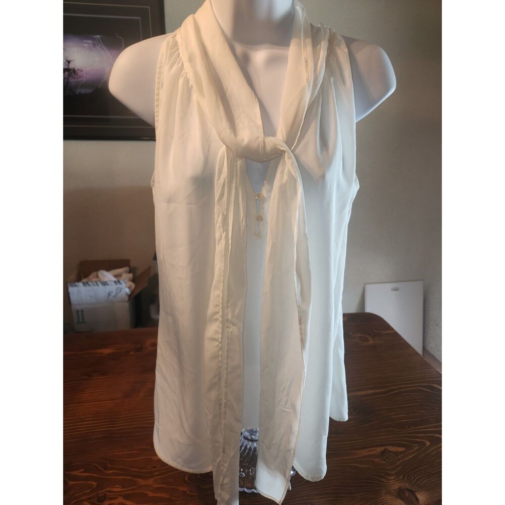 Old Navy Women's White Tank Top with Tie Front Knot Details Size M Medium